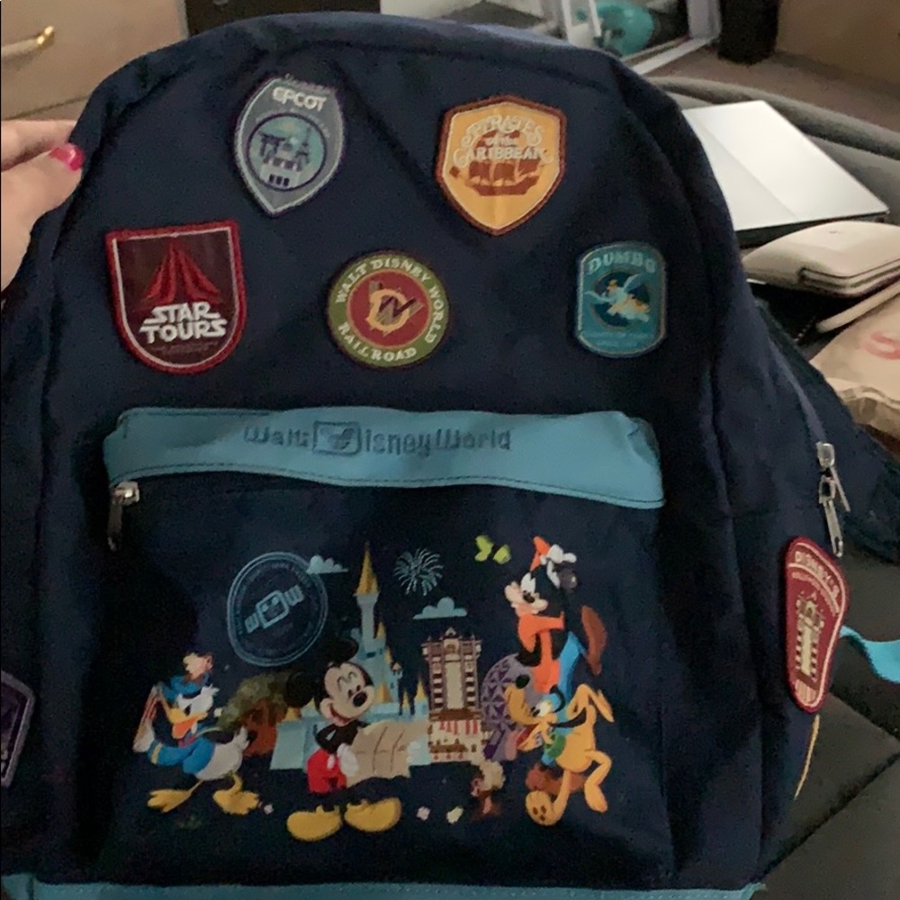 Disney world back pack used once.